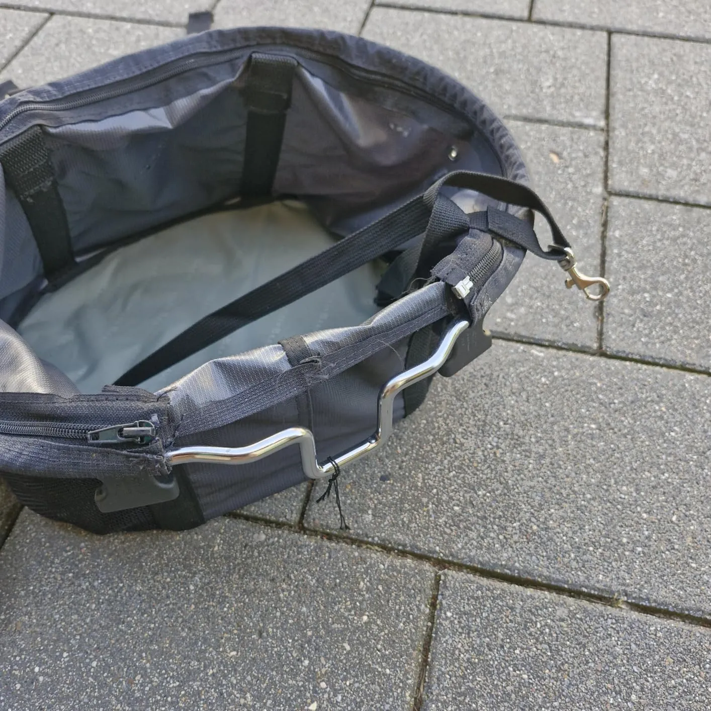 NomadiQ BBQ 2.0 Tischgrill Schwarz 2 Brenner Alu