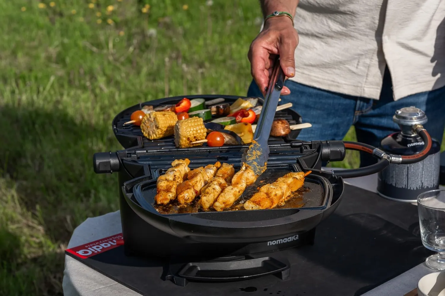 NomadiQ BBQ 3.0 Tischgrill Gas Schwarz 2 Brenner 5,6 kg